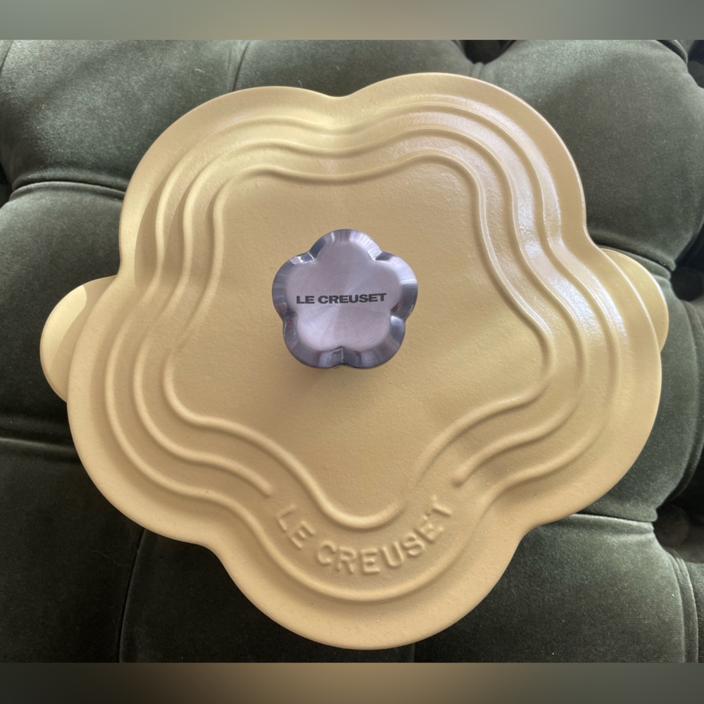 Le Creuset Rare Mimosa Shallow Fafa w/Flower Knob - NIB